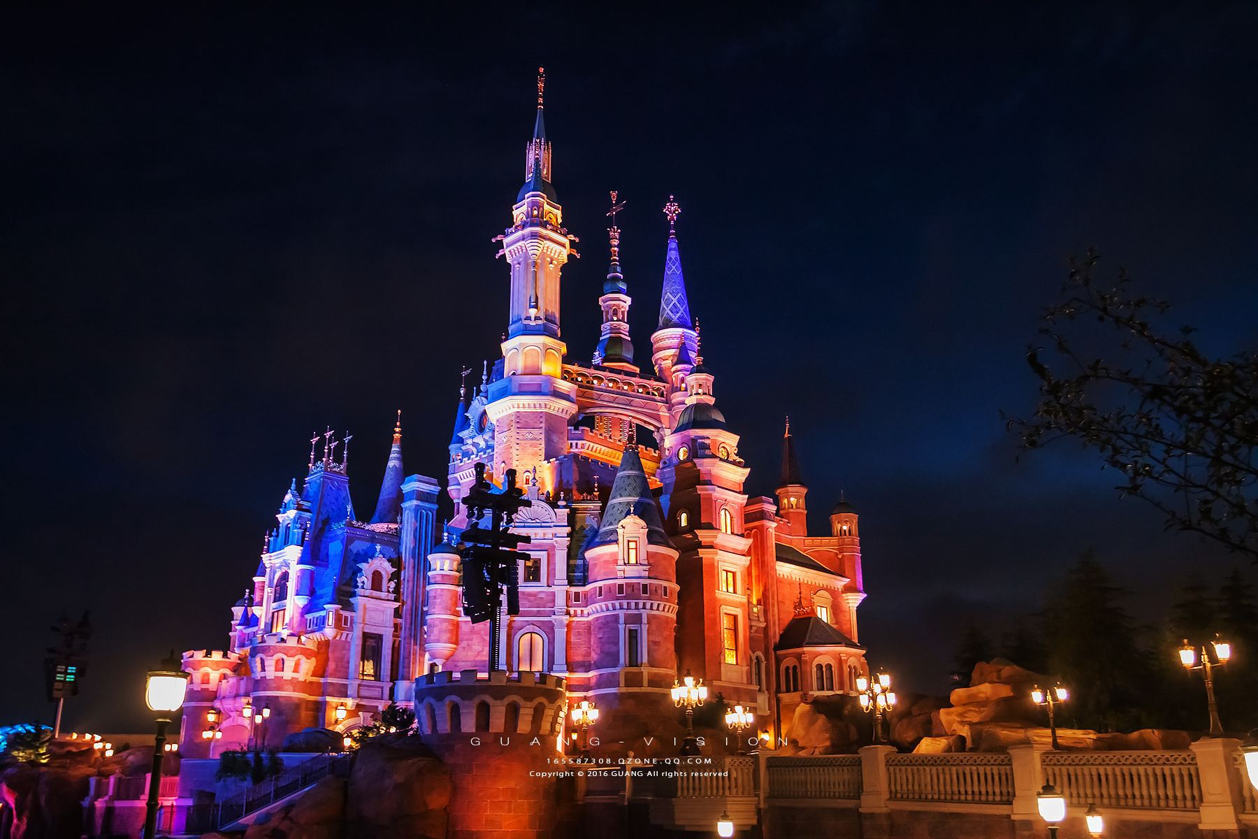 迪士尼城堡高清夜景,上海迪士尼城堡,迪士尼夜景_大山谷图库