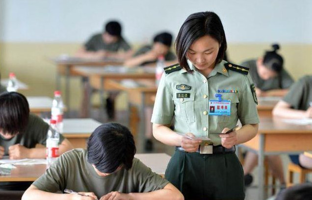 另外,军校招收女生的名额很少,对于女生的高考成绩要求更高