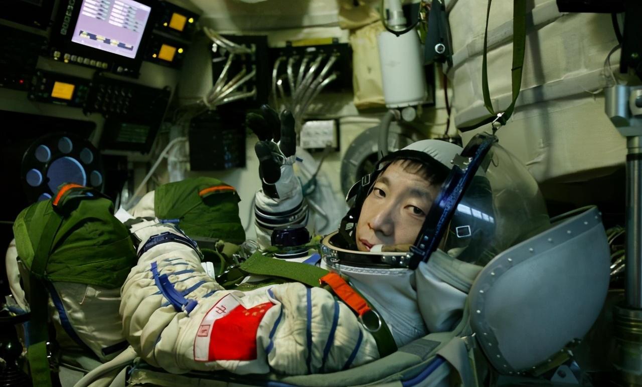 杨利伟在太空听到“敲门声”，17年后终查明真相，多亏他那时机智_梦想_时候_飞船